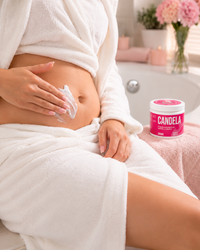 Aplicando Candela crema reductora en el abdomen
